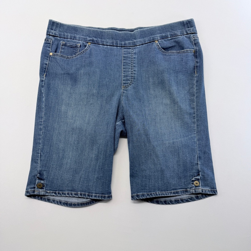 Gloria Vanderbilt Blue Denim Bermuda Shorts Slimming Pull On Size 16